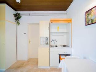 Apartments Veve - Superior Studio Apartment with Terrace  Sea ViewVesna ST Hotel in Split-Dalmatia County