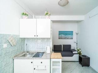 Apartments Nikolina LU - One-Bedroom Apartment with Balcony Hotel in Dubrovnik-Neretva County