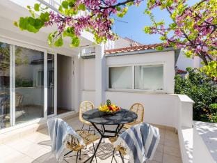 Apartment Sea Shell - Triplex Three-Bedroom Apartment with Terrace Hotel in Dubrovnik