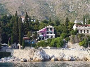 Villa Mirjana - One Bedroom Apartment with Terrace and Side Sea View Taverna Hotel in Mlini