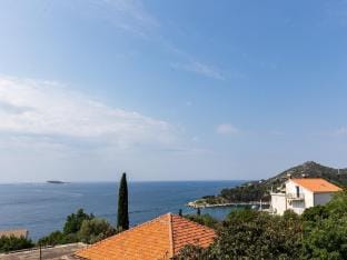 Apartments Kisic - Two-Bedroom Apartment with Balcony and Sea Viewpotkrovlje Hotel in Mlini