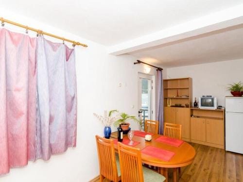 Apartments Eres Zuronja-One-Bedroom Apartment with Sea View 3 Hotel in Putniković