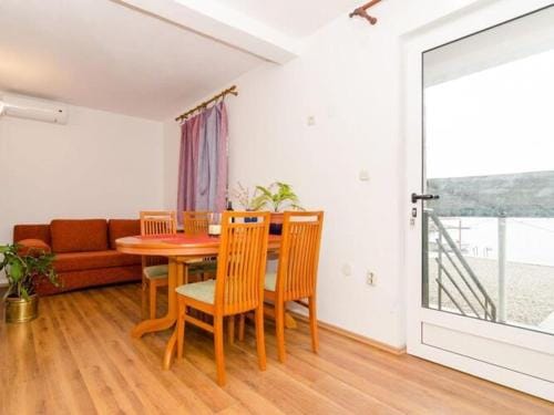 Apartments Eres Zuronja-One-Bedroom Apartment with Sea View 3 Hotel in Putniković