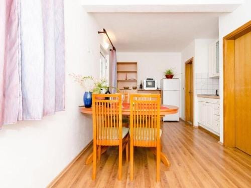 Apartments Eres Zuronja-One-Bedroom Apartment with Sea View 3 Hotel in Putniković