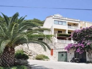 Apartments Laura Mljet - Comfort One Bedroom Apartment with Balcony and Sea View Hotel in Dubrovnik-Neretva County