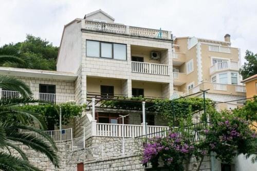 Apartments Laura Mljet - One Bedroom Apartment with Balcony and Sea View Hotel in Dubrovnik-Neretva County