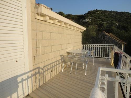 Apartments Marija Slano- Two-Bedroom Apartment with Balcony and Sea View - 1 A Hotel in Dubrovnik-Neretva County
