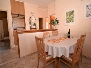 bedroom apartment with garden Hotel in Srebreno