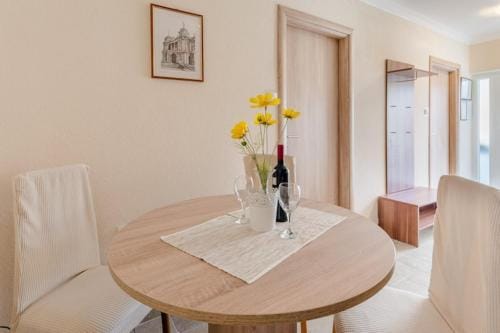 Apartments Fidelis - Two Bedroom Apartment with Terrace and Pool View5 Hotel in Okrug Gornji