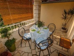 Apartments Roda - Standard One Bedroom Apartment with Terrace Helena - ST Hotel in Split-Dalmatia County
