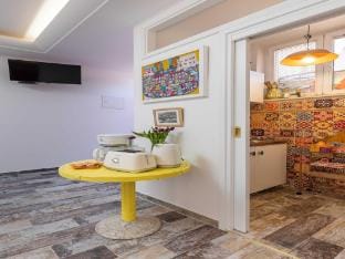 Apartments Subrenum - Superior Studio Apartment with Small Terrace S4 Hotel in Mlini