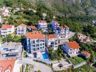 Apartment LaVilla - Two Bedroom Apartment with Balcony and Sea View Zuti Hotel in Mlini