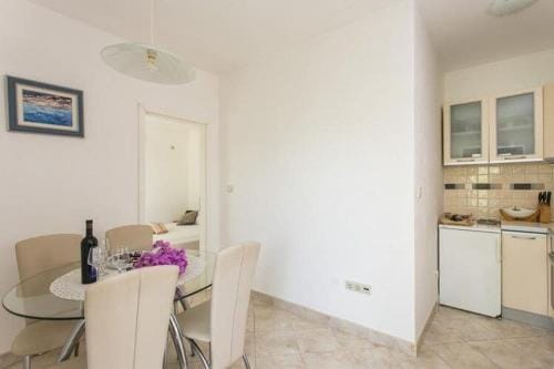 Apartments Maria Kolocep - Two Bedroom Apartment with Terrace and Garden View Hotel in Dubrovnik-Neretva County