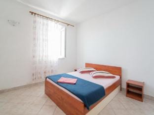 Apartments Neva- One Bedroom Apartment Hotel in Selca, Brač