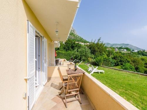 Apartment with 1 room and terrace Hotel in Mlini