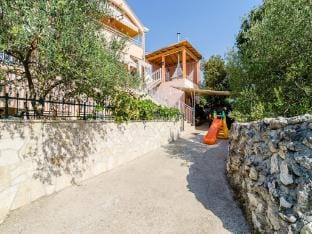 Apartments Donita - Comfort Two Bedroom Apartment with Balcony and Sea View Hotel in Dubrovnik-Neretva County