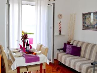 bedroom apartment with balcony Hotel in Dubrovnik-Neretva County