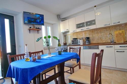 Apartment Mambo , Mljet - Duplex Apartment with Terrace and Sea View Hotel in Dubrovnik-Neretva County