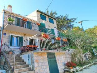 Apartment Mambo , Mljet - Duplex Apartment with Terrace and Sea View Hotel in Dubrovnik-Neretva County