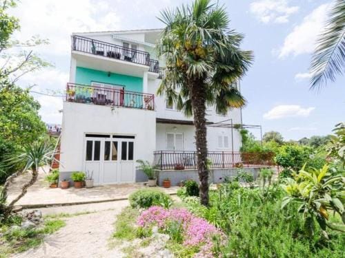 Apartment Sutvid with one bedroom Hotel in Dubrovnik-Neretva County