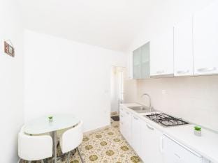 Apartments  Rooms Barisic-Comfort One Bedroom Apartment with Balcony and Garden View Apt Preko-5 Hotel in Srebreno