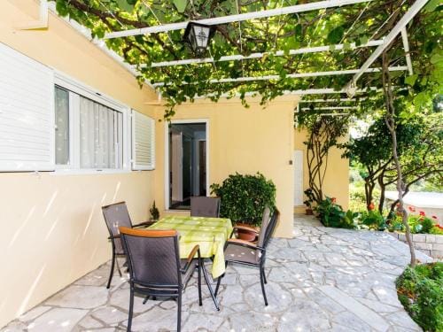 Guest House Kanjuo - Studio Apartment with Terrace and Garden View Hotel in Srebreno