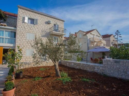 Apartments Lenka - One Bedroom Apartment with Balcony and garden View A2 Hotel in Split-Dalmatia County