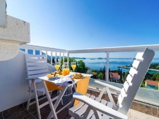 Apartments Knego - Two Bedroom Apartment with Balcony and Sea View Hotel in Mlini