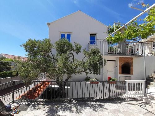 Apartments Knego - Two Bedroom Apartment with Balcony and Sea View Hotel in Mlini