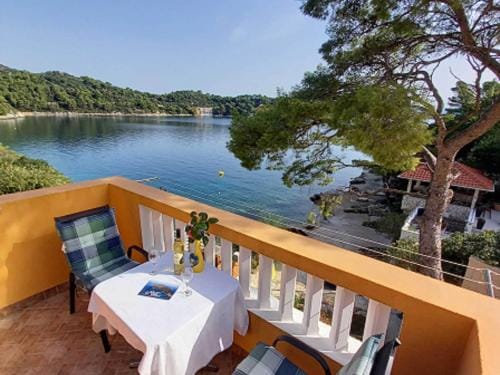 One-bedroom apartment with terrace Hotel in Dubrovnik-Neretva County