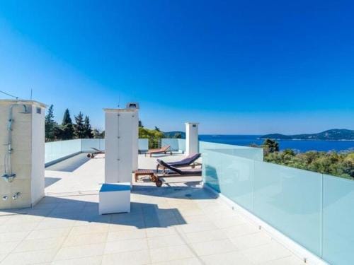 Apartment Lula - Superior Two-Bedroom Apartment with Balcony and Sea View Hotel in Dubrovnik-Neretva County