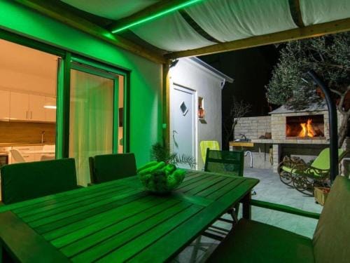 Apartment Boris ST - Two Bedroom Apartment with Terrace and Jacuzzi Hotel in Trogir