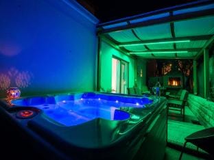 Apartment Boris ST - Two Bedroom Apartment with Terrace and Jacuzzi Hotel in Trogir