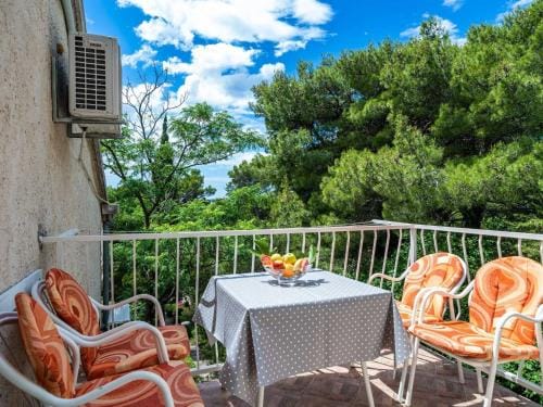 Apartment  Rooms Papa - Studio Apartment with Balcony and Partial Sea View Hotel in Srebreno