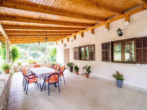 Apartment  Rooms Papa - Studio Apartment with Balcony and Partial Sea View Hotel in Srebreno