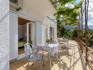 Rooms Sani- Double Room with Terrace and Sea View S2 Hotel in Brela