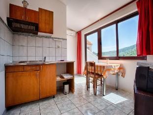 Apartments Malo Lago - One-Bedroom Apartment with Two Balconies and Sea View - Attic Apartment 2 Hotel in Dubrovnik-Neretva County