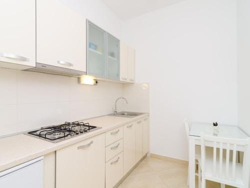 Apartments  Rooms Barisic - Superior Studio Apartment with Balcony and Garden View G2-7 Hotel in Srebreno