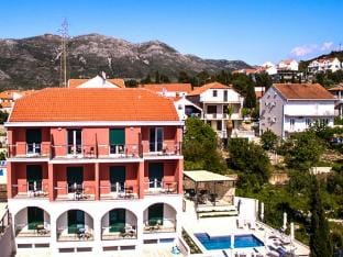 Apartments Villa Lukas - No.9 Gallery Two Bedroom Apartment with Balcony and Sea View Hotel in Cavtat