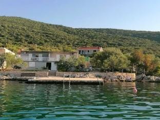 Holiday Home Blue Dream - Two Bedroom Apartment with Terrace and Sea View A2 Hotel in Putniković