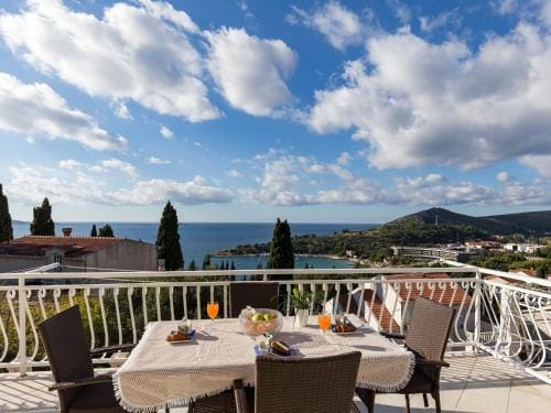 Apartments Villa Enzian - Standard Two Bedroom Apartment with Terrace and Sea View Hotel in Mlini