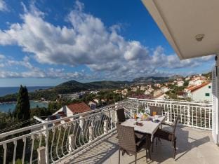Apartments Villa Enzian - Standard Two Bedroom Apartment with Terrace and Sea View Hotel in Mlini