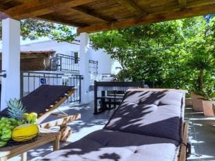 Apartments Ammos - One Bedroom Apartment with Shared Terrace and Sea View Mali Hotel in Korita, Mljet