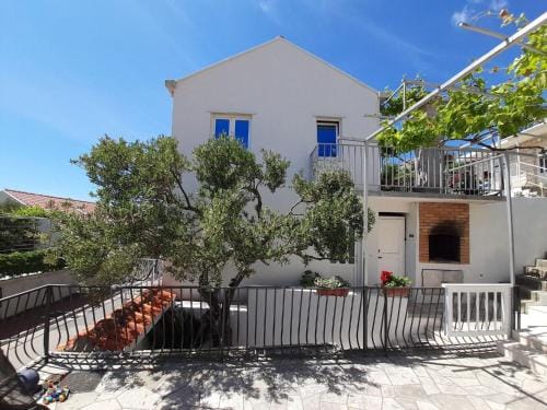 Apartments Knego - Comfort One Bedroom Apartment with Balcony and Sea View Hotel in Mlini