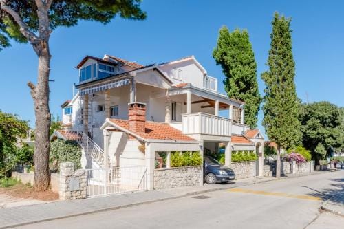 Apartment Mia-Three Bedroom Apartment with Sea View Terrace Hotel in Split-Dalmatia County