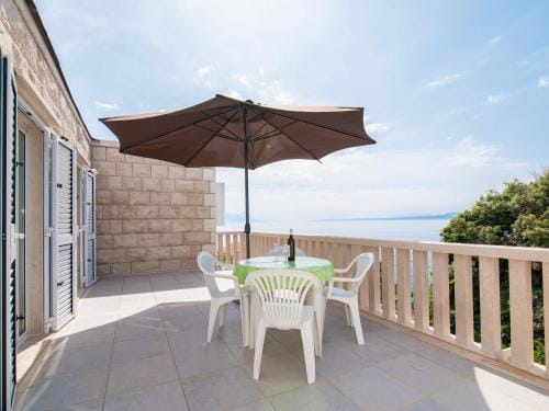 Apartments Neva- Standard Two Bedroom Apartment with Terrace and Sea View 4Z Hotel in Selca, Brač