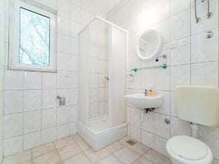 Apartments Neva- Standard Two Bedroom Apartment with Terrace and Sea View 4Z Hotel in Selca, Brač