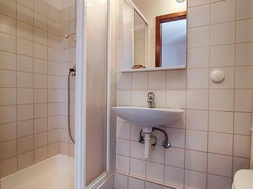 Apartments Malo Lago - One-Bedroom Apartment with Balcony and Sea View - 2nd floor Apartment 6 Hotel in Dubrovnik-Neretva County
