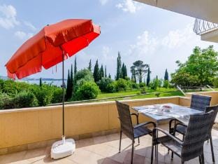 Color Apartments - Standard One-Bedroom Apartment with Terrace and Partial Sea View Red Hotel in Mlini