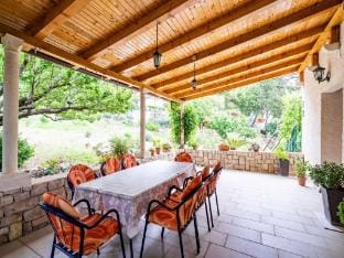 Apartment  Rooms Papa - Premium Double or Twin Room with Balcony and Partial Sea View Soba 2 Hotel in Srebreno